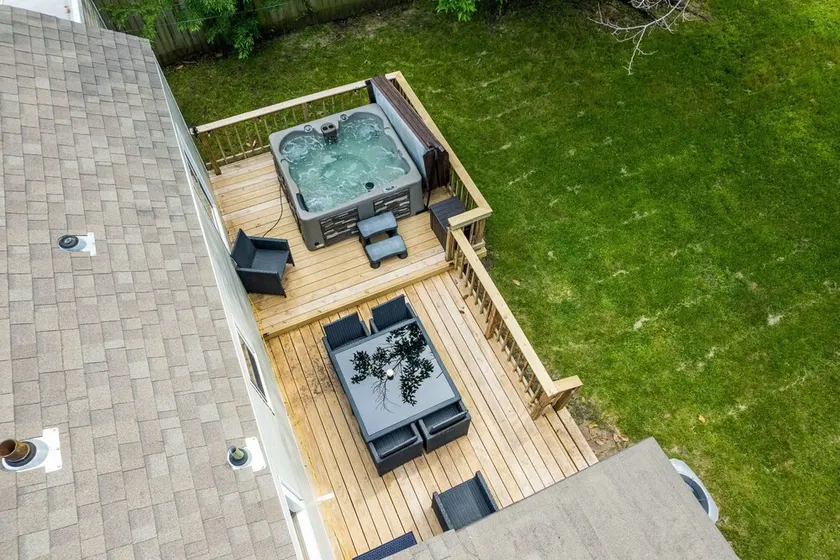 Next to Expo, 5 beds, Hot-tub, corn hole, pets! - Image 1