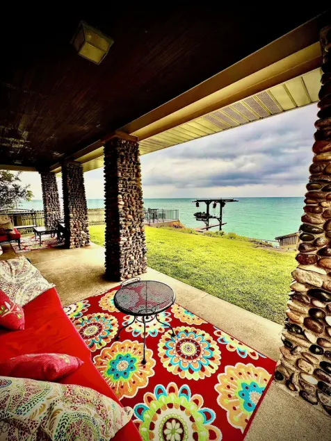 Lakeside Paradise! A charming blend of cozy comfort and beachfront bliss! - Image 1