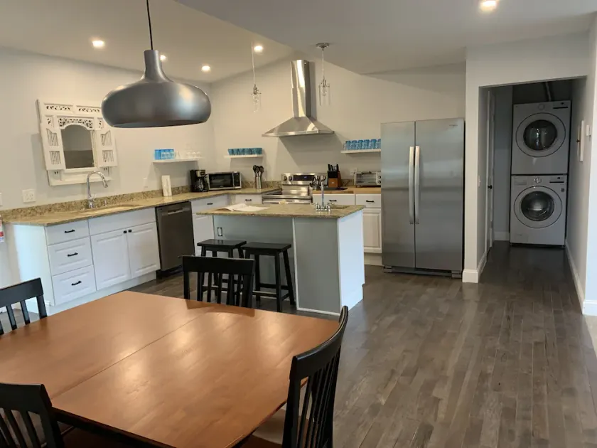 Recently renovated 3Bdm 2Bth APT in downtown Bar Harbor/Acadia National Park  - Image 1