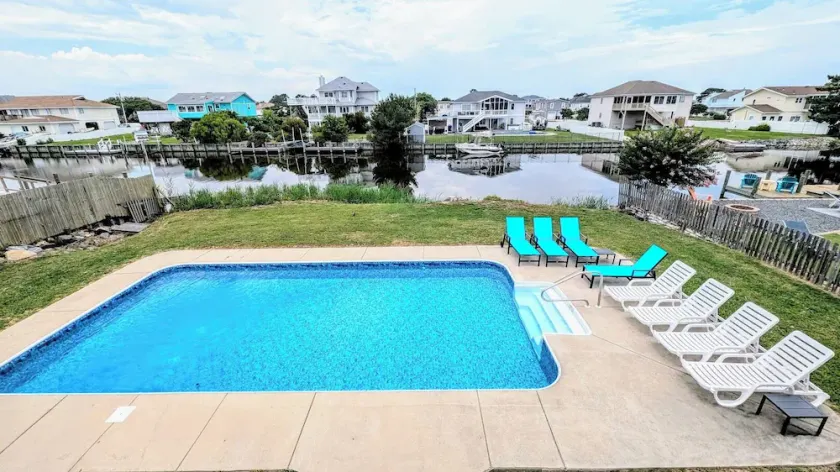 5BR, Waterfront, 350ft-Beach, Salt POOL OPEN, Renovated, 14 guests, EV Charger - Image 1