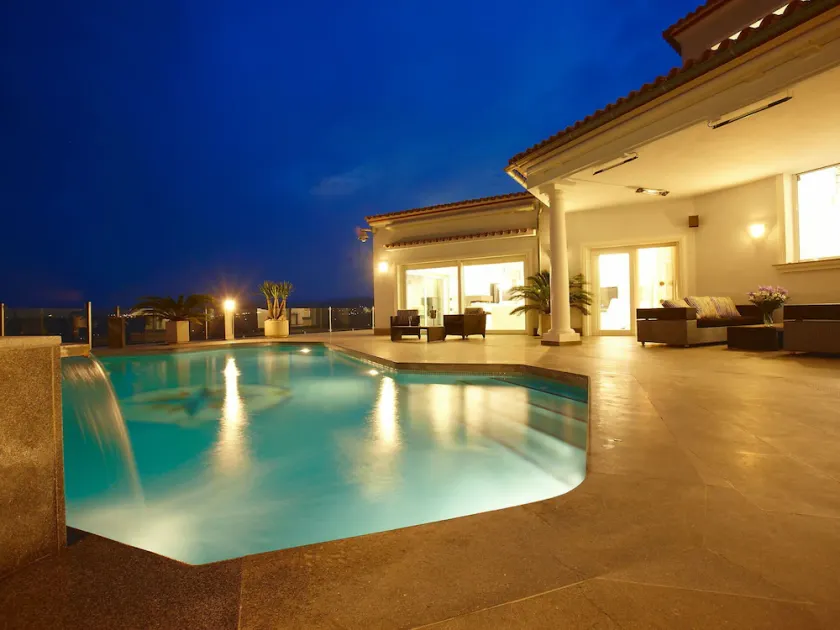 Alleinstehendes Ferienhaus mit Klimaanlage,  W-LAN, privatem Pool, Whirlpool, TV, Terrasse - Image 1