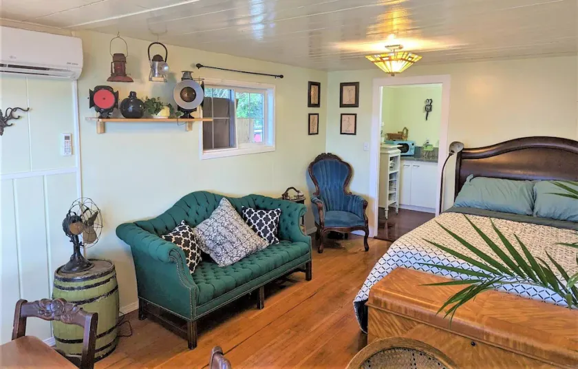 Brakeman's Bay - Charming Lakefront Studio - Wheelchair Accessible - Image 1