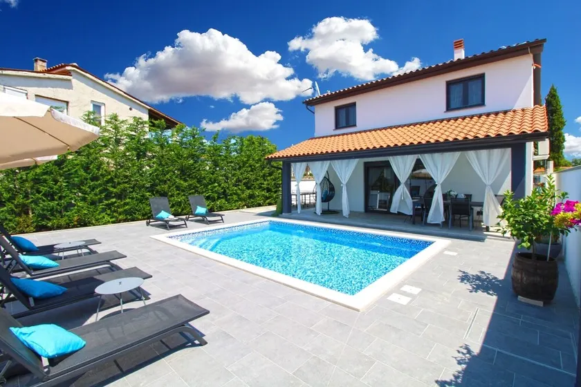 Familiehus med pool Galizana, Fazana (K-20593) - Image 1