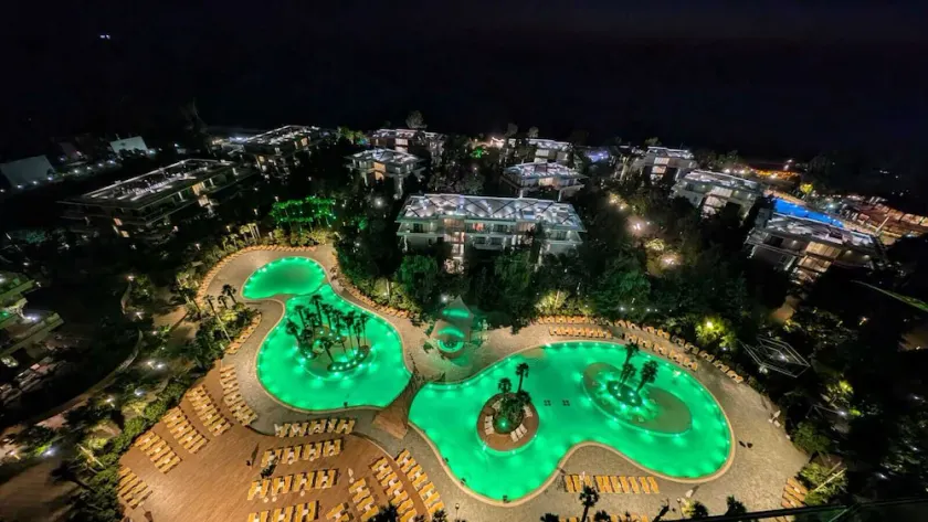 Hotel Dreamland Oasis - Image 1