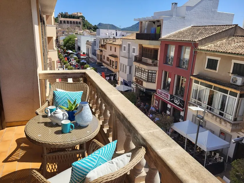 SUNNY PENTHOUSE ON THE MAIN PEDESTRIAN STREET. MEDIEVAL CASTLE VIEWS - Image 1