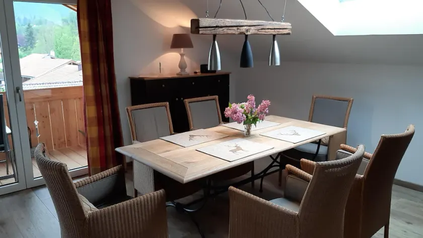 Bright, comfortable, and tastefully furnished apartment with a south-facing balcony - Image 1