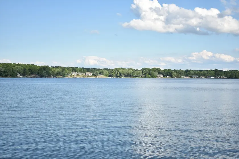 Lakeside living awaits at beautiful Lake Milton, OH  with dock across the street - Image 1