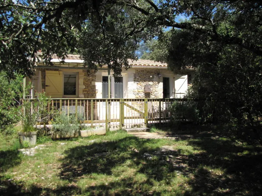 Atmosfære garrigue mazet i tørre sten, der er rolige under Holm Oak - Image 1