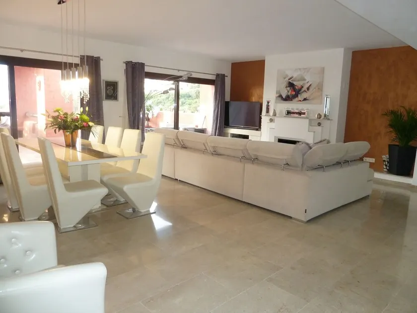 Luxueux penthouse moderne de 3 chambres avec vue imprenable sur la mer et grande terrasse - Image 1