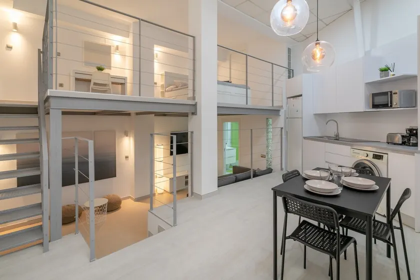 Holiday Apartment \"Alison's Loft\" with A/C & Wi-Fi - Image 1