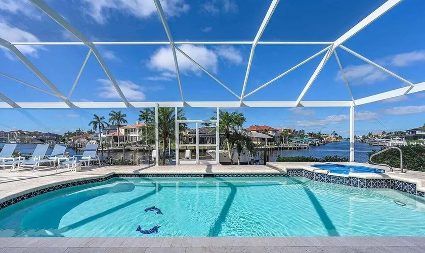 SW Cape Coral | Accès direct au golfe | Situé près de la roseraie et de la marina de Tarpon Point, le hockey ta - Image 1