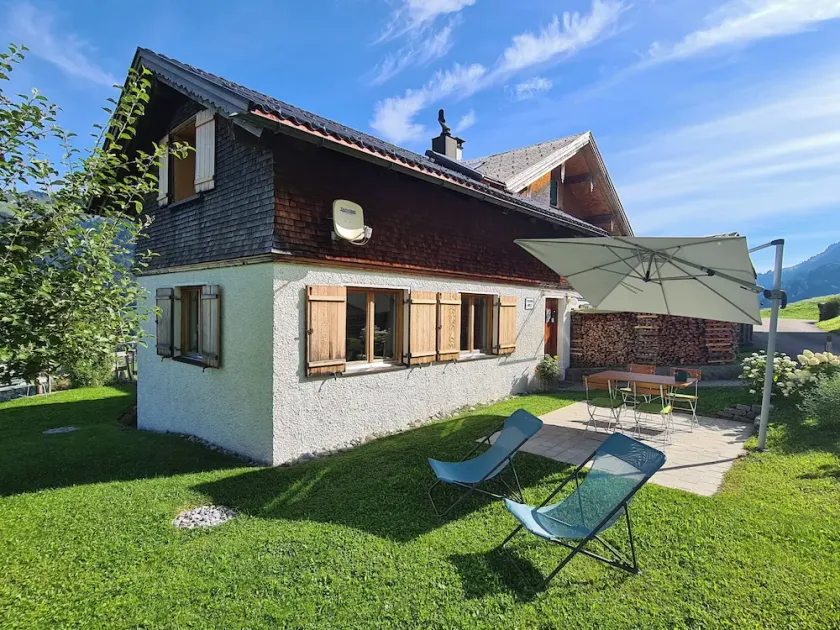 Cozy vacation home in a quiet location, great hiking trails right on the doorstep - Image 1