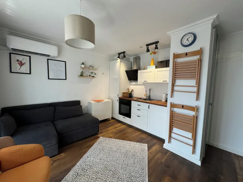 Charming Cozy Apartment Next to Varna Grand Mall - Image 1