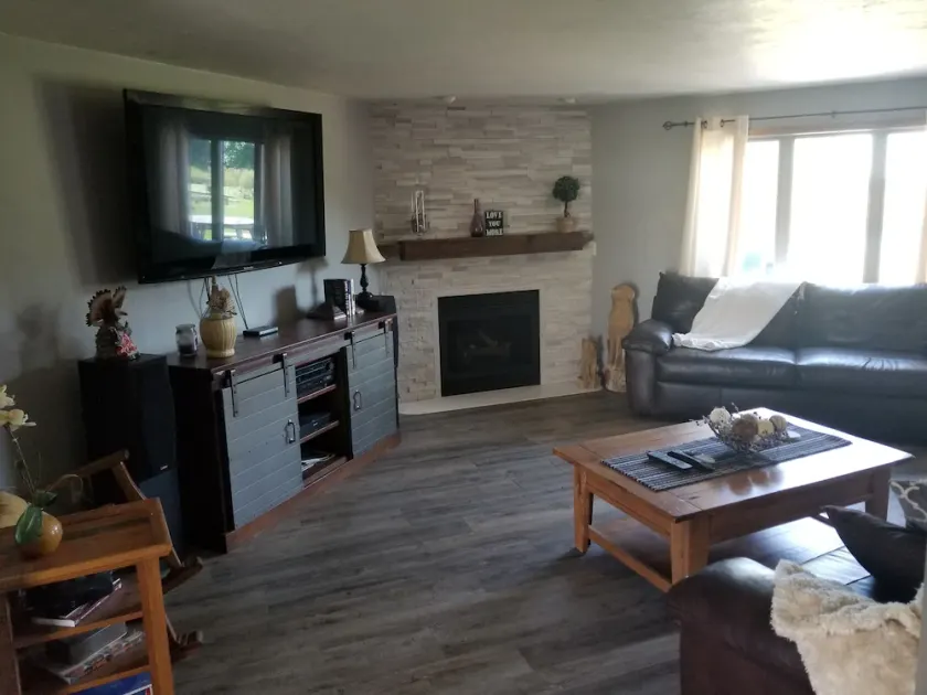 Nyligen ombyggda 2 Bed / 2Bath Townhouse - Image 1