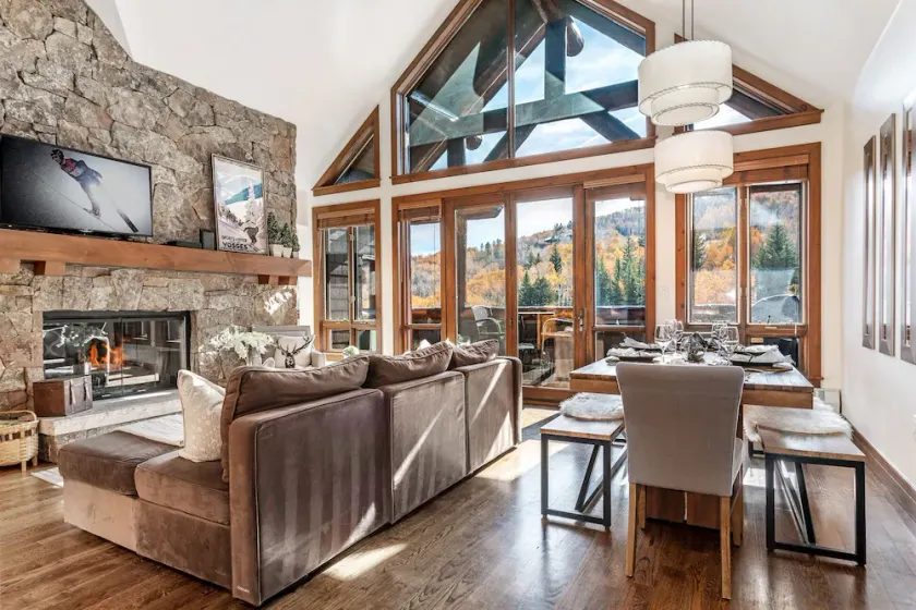 CRBC: True Ski In/Out, Snow Cloud, 2 Master Suites, Hot Tubs, walk to Ritz Pool - Image 1