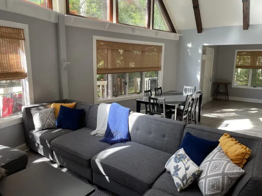 Family friendly chalet, 5 mins. to pools, 12 mins. to beach - 4 beds, 2 baths - Image 1