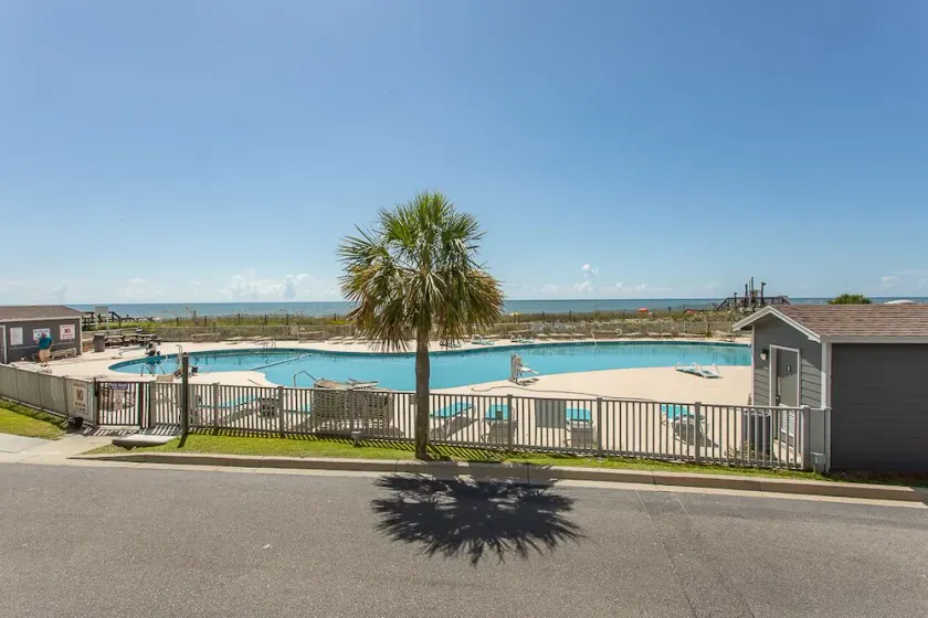 Oceanfront with fantastic views! Steps from the beach - Image 1