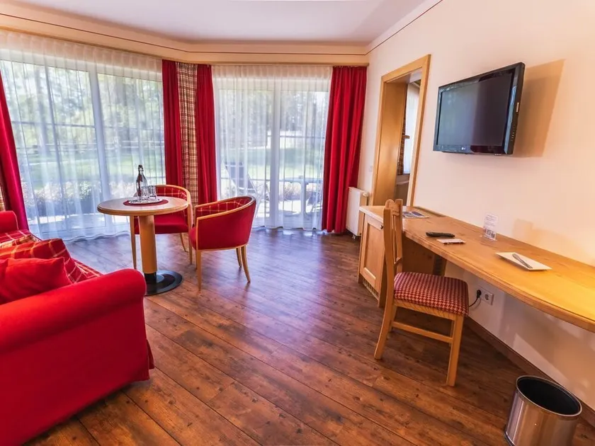 Terrasse-suite, Dusche und WC, HP, Kurz - Hotel Lindenhof - Image 1