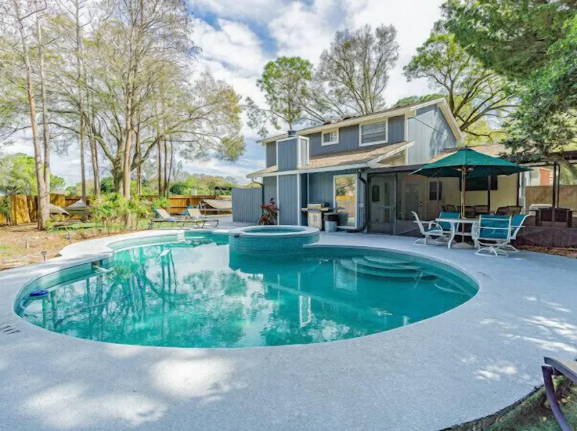 Perfect Location Heated Pool House - Image 1