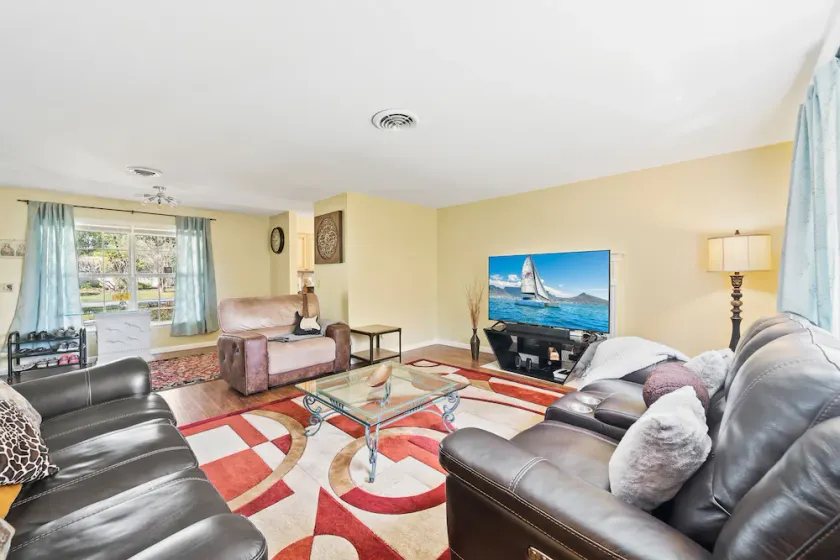 Beautiful 4-Bedroom Bungalow with Modern amenities - Image 1