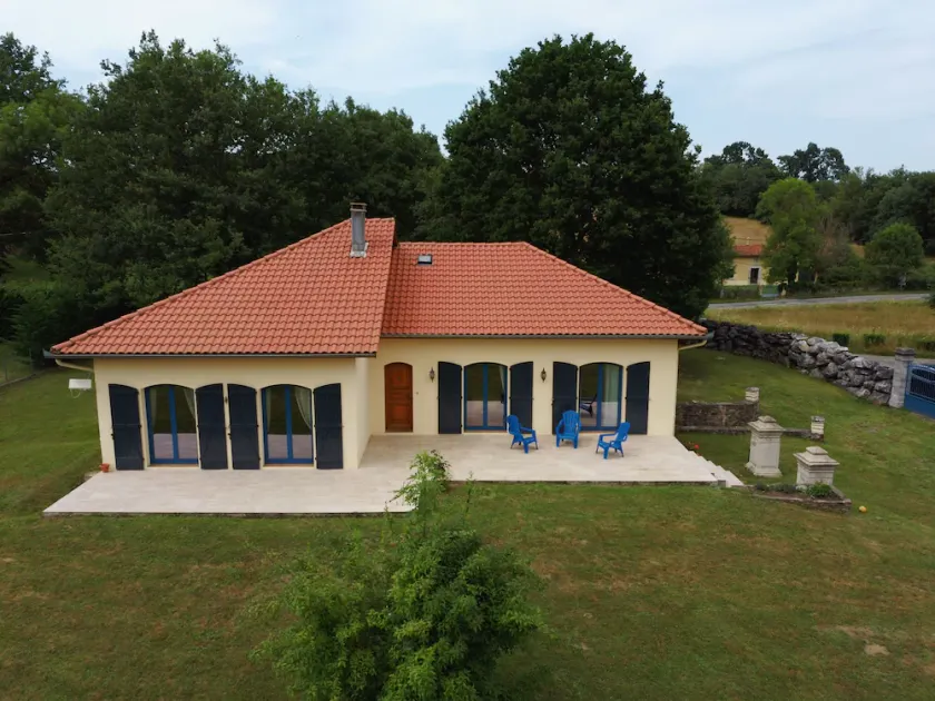 At the foot of the mountains: villa des nestes - Image 1
