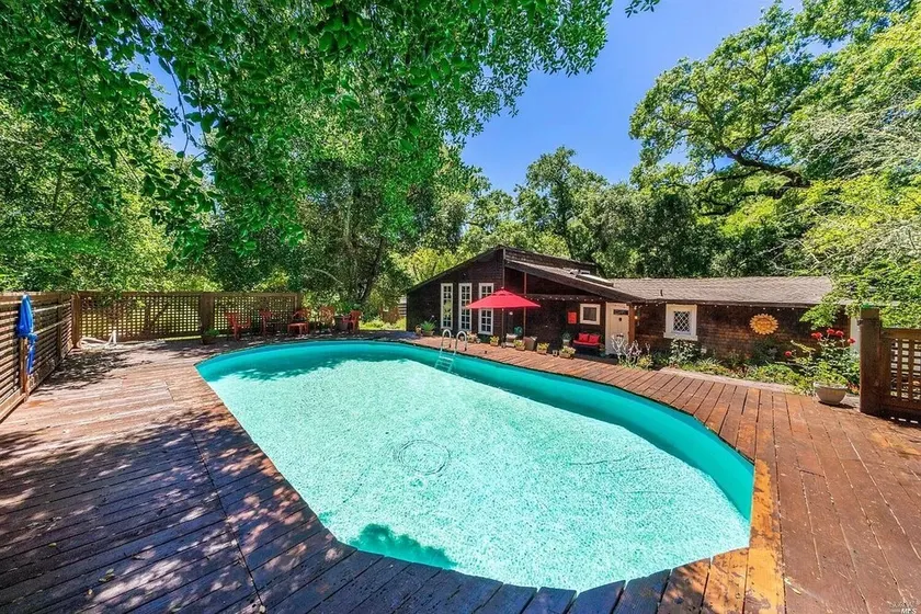 Lrg Wine Country Estate on creek w Pool/Spa sleeps 8 - Image 1