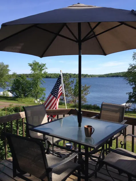Hayward Wisconsin chalet situé sur le lac Nelson. 7 bars / restaurants sur le lac. - Image 1