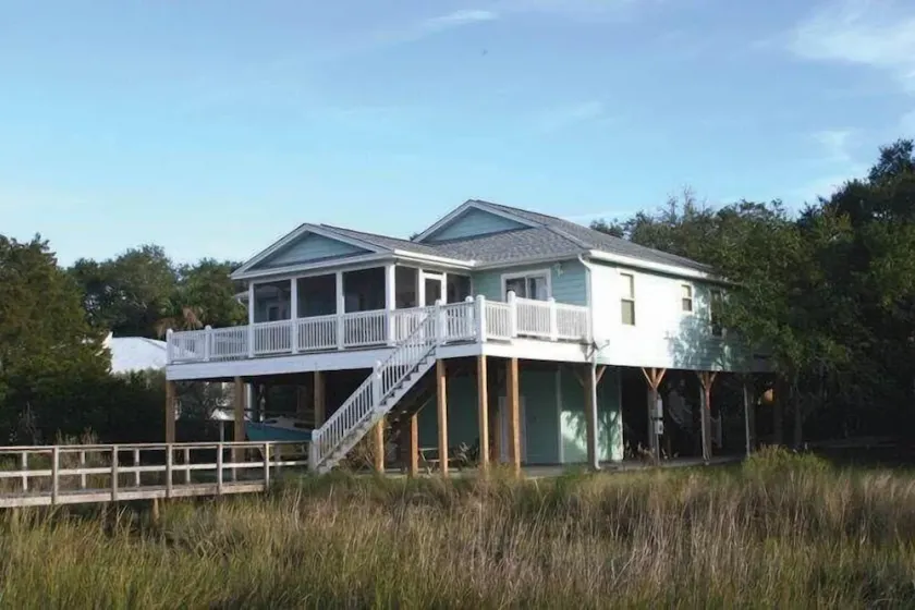 Private Tidal Creek Dock; Expansive Creek & Marsh Views; Minutes to Beach; CableTV & WiFi - Image 1