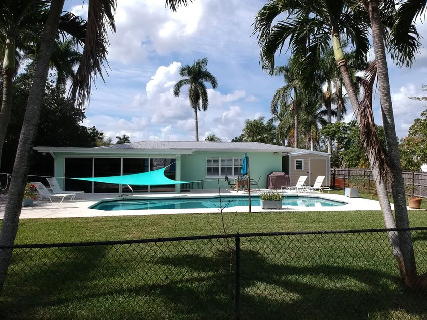 Boat Park Bungalow with heated Pool - Image 1