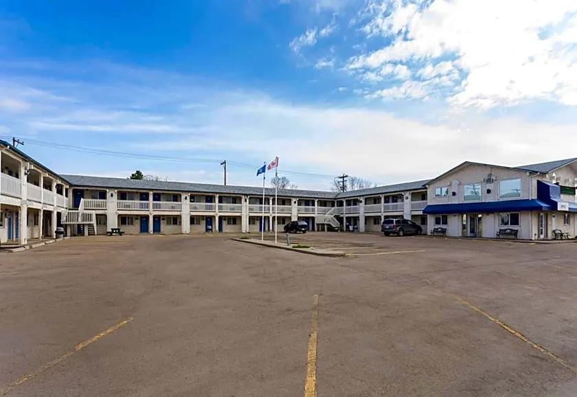 Motel 6 Camrose, AB - Image 1