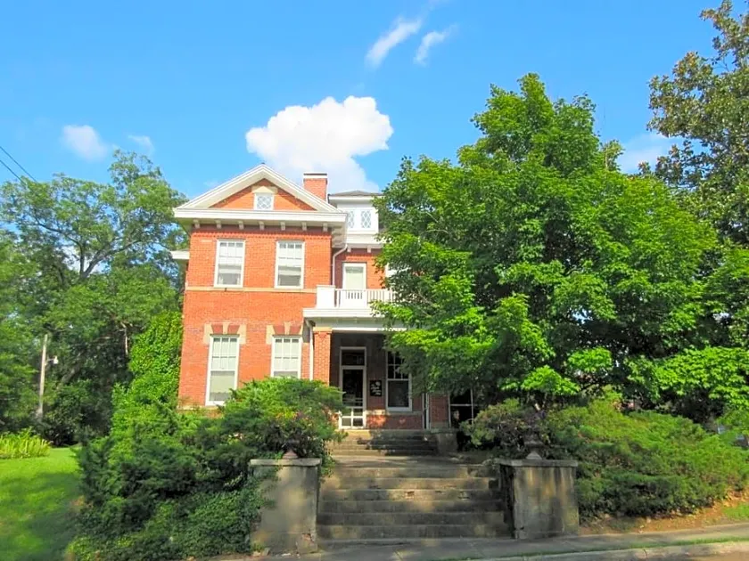 Maple Terrace Inn - Image 1
