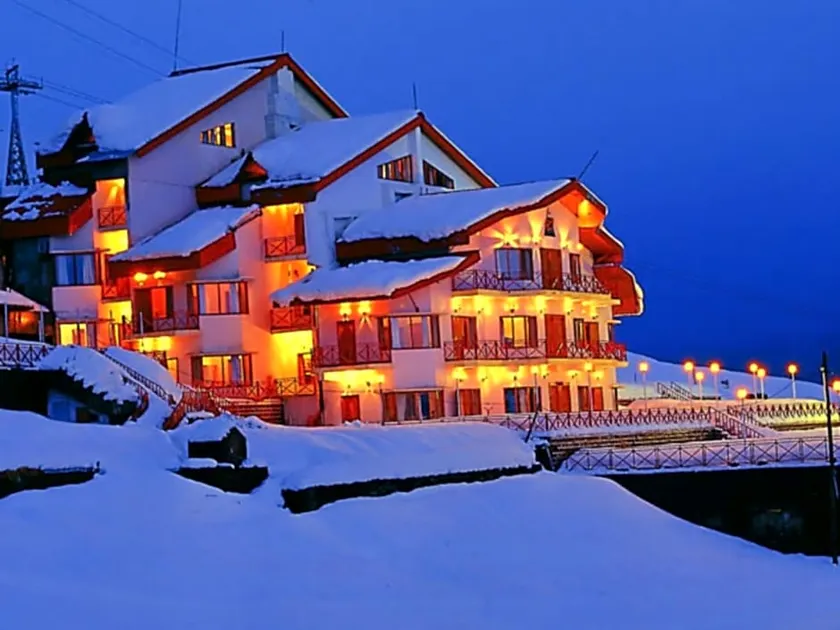 Clifftop Club - Image 1