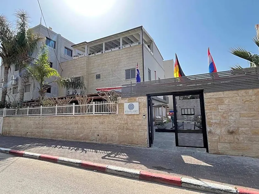 Seashell Hotel - Image 1