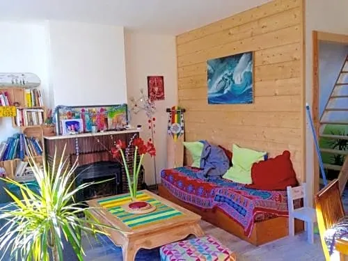 surf house - Image 1