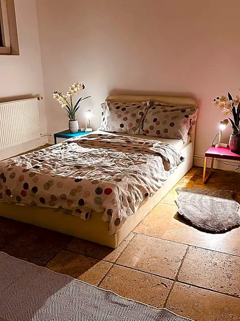 Stay In Hostel - Image 1