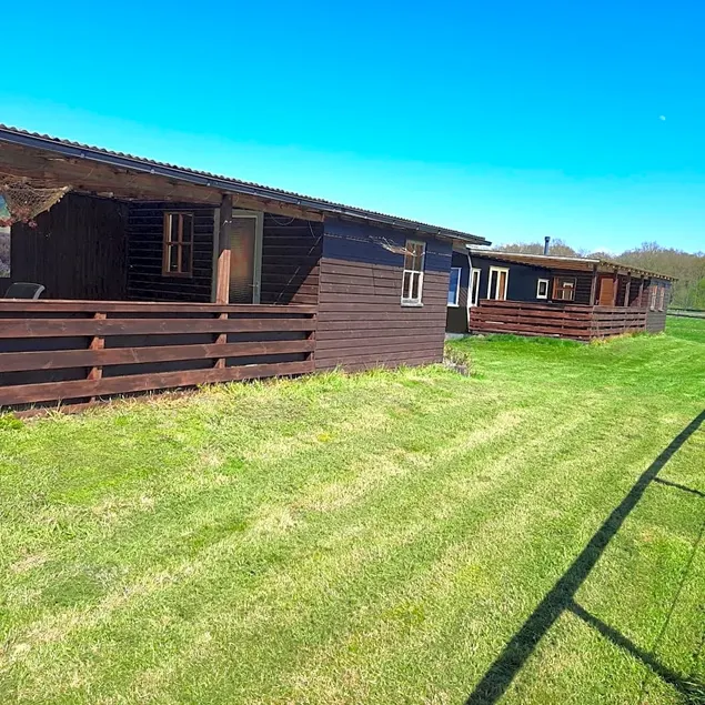 Unieke vriendenkamer met bedstedes tot 11 personen en 2 rustig gelegen chalets 2 en 4 persoons te huur! - Image 1