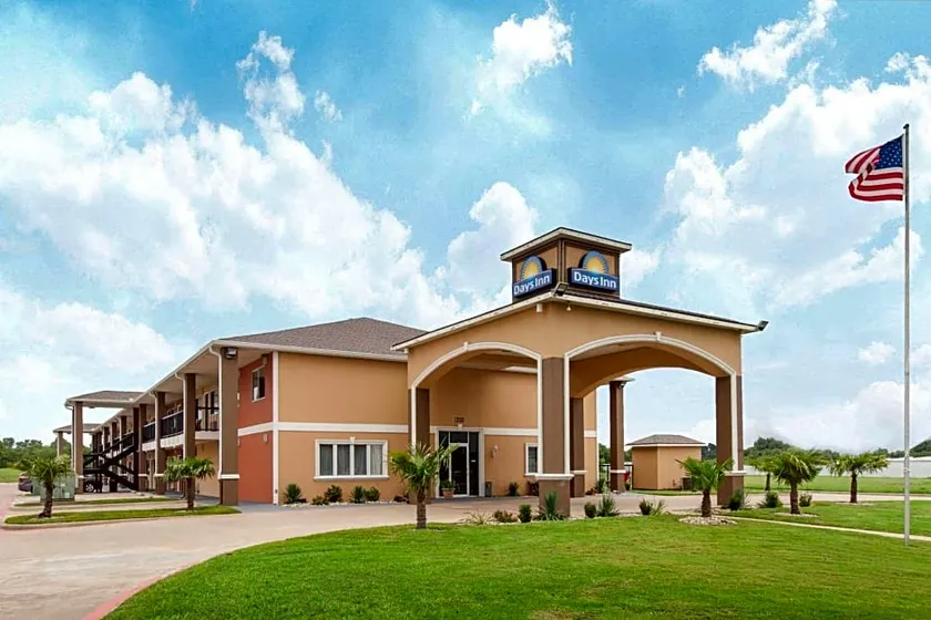 Days Inn by Wyndham Ennis - Image 1