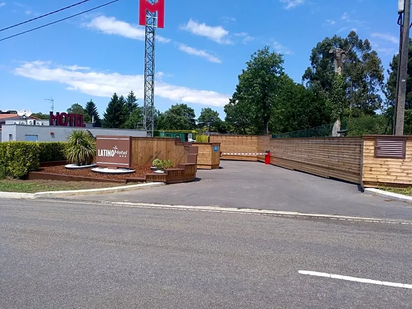 Motel Latino - Image 1