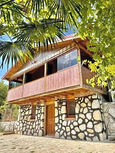 Authentic Villa Surrounded by Nature in Karamursel, Kocaeli - Image 1