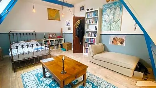 Hidden Pearl Family Home - Image 1
