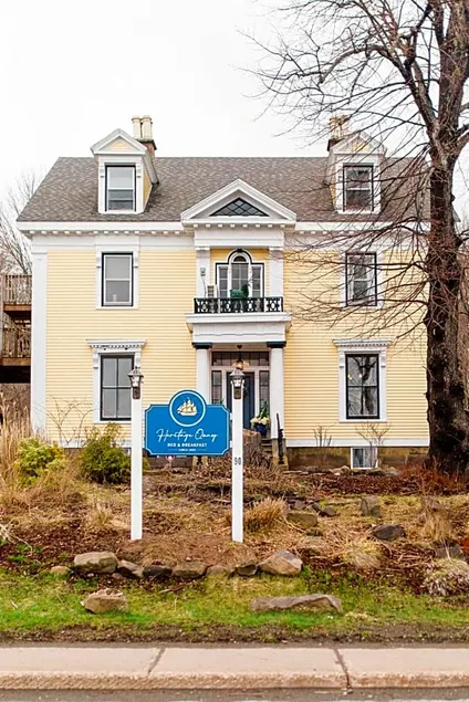 Heritage Quay Bed & Breakfast - Image 1