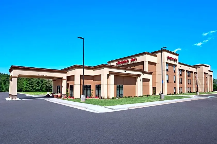 Hampton Inn By Hilton Magnolia - Image 1