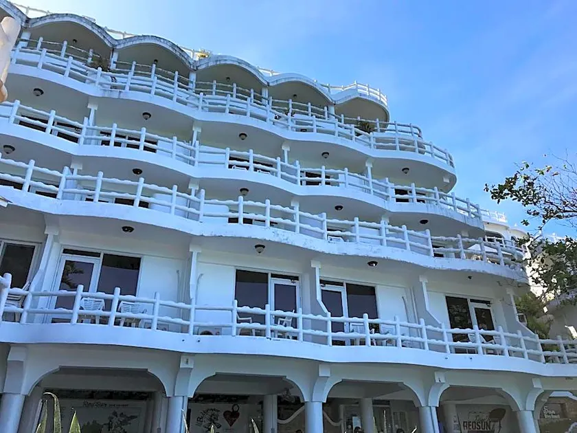 Red Sun Dive Resort - Image 1