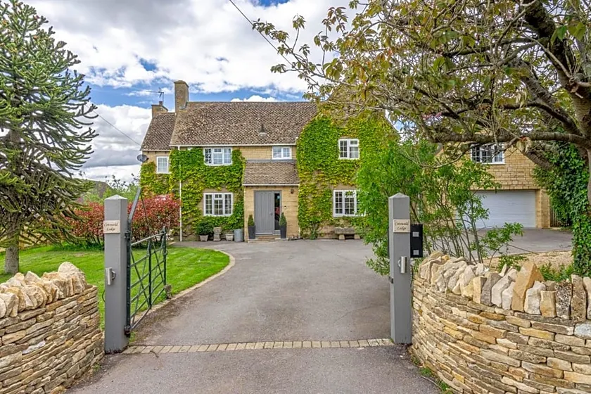Cotswold Lodge - Image 1