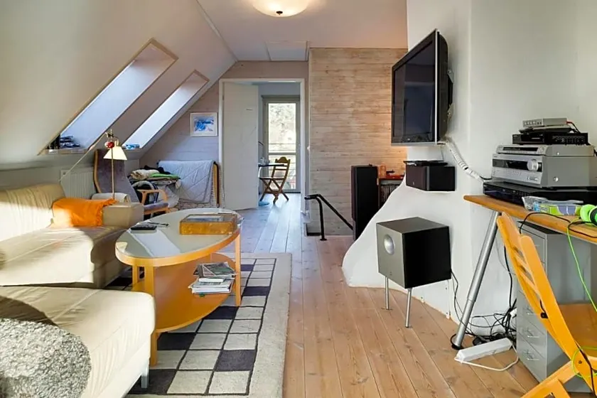 Pink House Room#1 Stockholm - Image 1