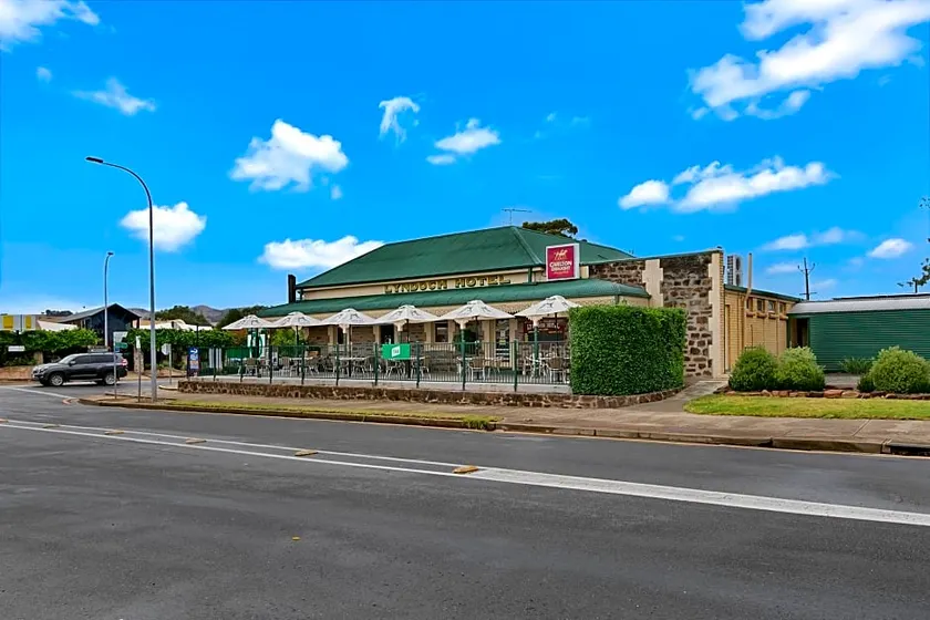 Lyndoch Hotel - Image 1