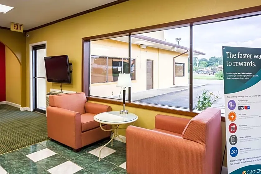 Rodeway Inn Hazlehurst - Image 1