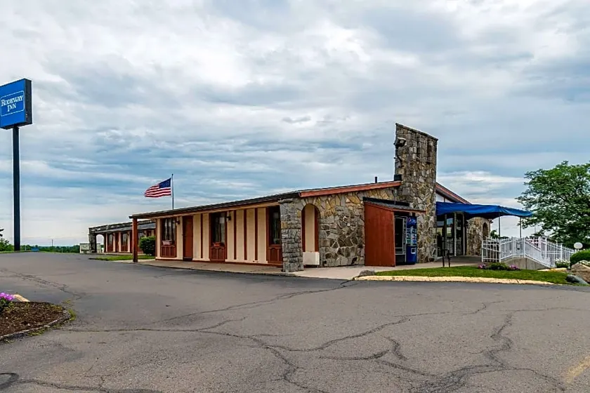 Rodeway Inn - Image 1