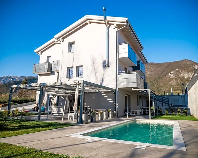 Pove 2.4 Hotel - Image 1