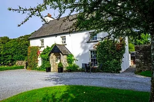 Brooklawn House Bed and Breakfast - Image 1